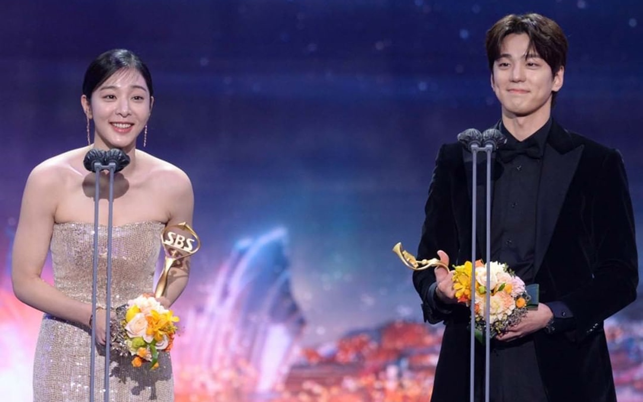 SBS Drama Awards 2022: Seol In Ah dan Kim Min Kyu Tersipu Malu Saat Tonton Adegan Mesranya