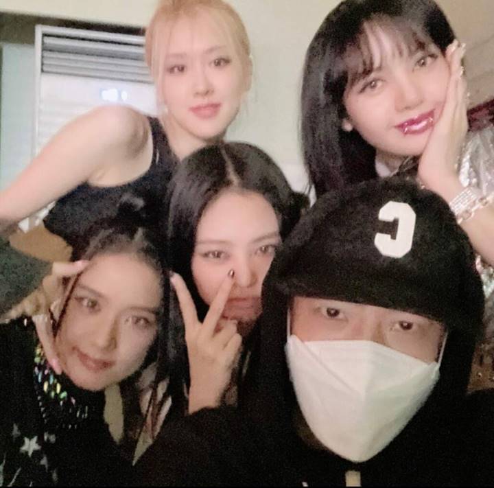 Jennie Posting Foto BLACKPINK Bareng CEO THE BLACK LABEL Usai Gosip Keluar dari YG Jennie Posting Foto BLACKPINK Bareng CEO THE BLACK LABEL Usai Gosip Keluar dari YG