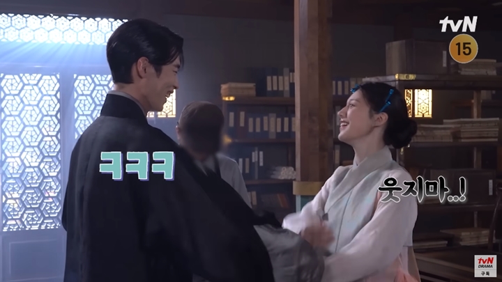 Lee Jae Wook Malah Girang Diamuk Go Yoon Jung di Lokasi \'Alchemy of Souls 2\'