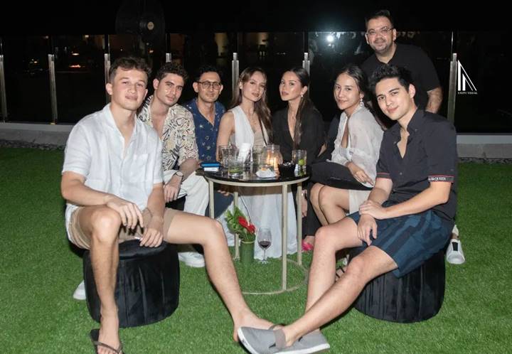 Bersama Rekan-Rekan Artis Lainnya