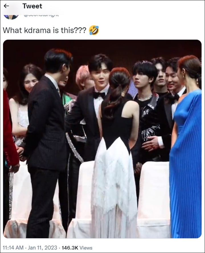 Ekspresi Kim Seon Ho Sungkan Nolak Tawaran Park Min Young Kembali Viral