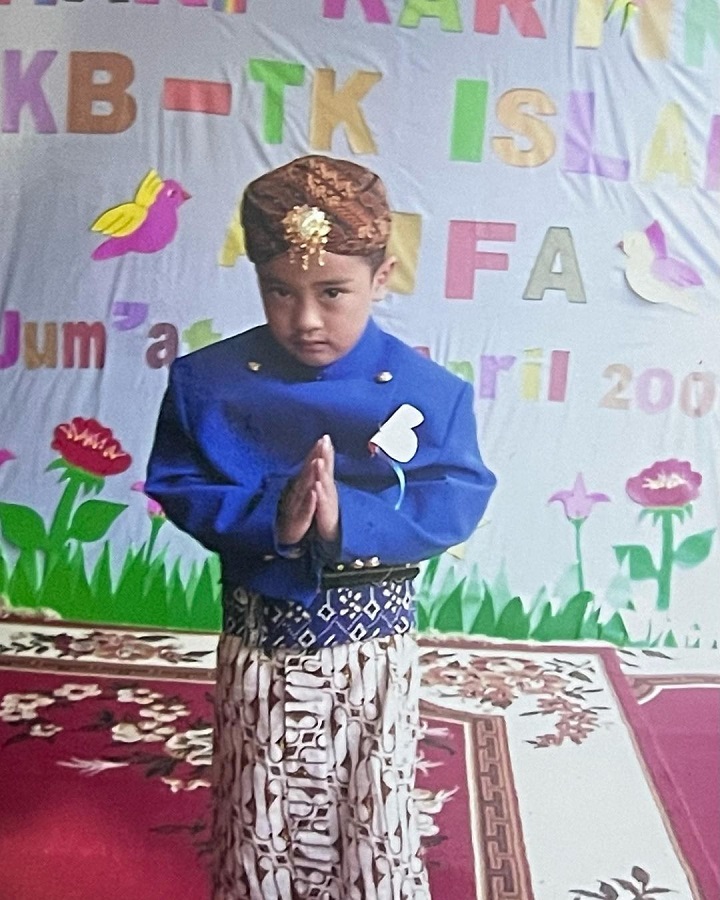 Anak Kedua Keluarga