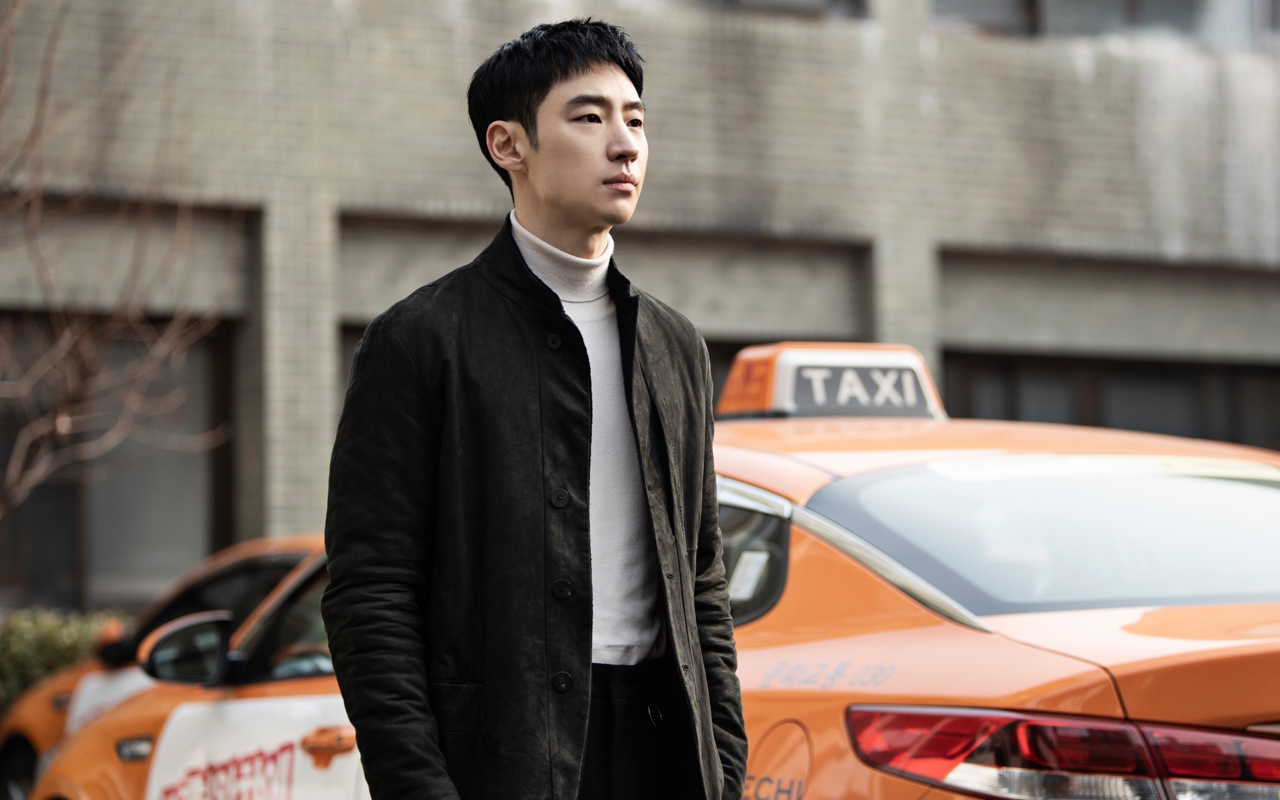 Lee Je Hoon Pamer Bodi Kekar di 'Taxi Driver 2', Gaya Rambut Ala Mantan Disorot