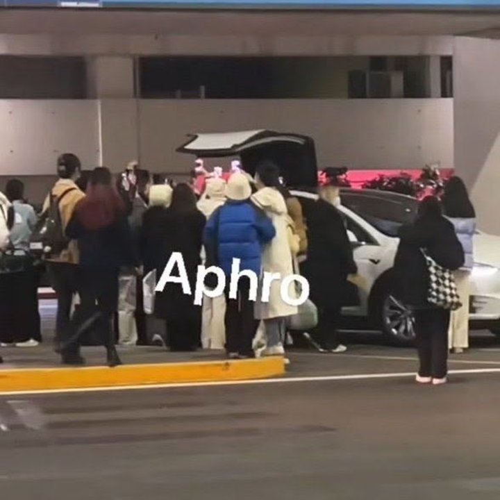 Pulkam Imlek, Chenle NCT Dream Marahi Fans yang Kerumuni Sang Ibunda di Bandara
