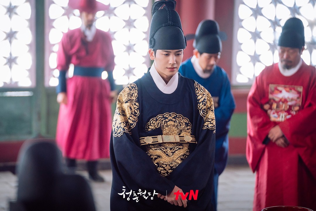 Park Hyung Sik Kasihani Perannya Sebagai Putra Mahkota di 'Our Blooming Youth'