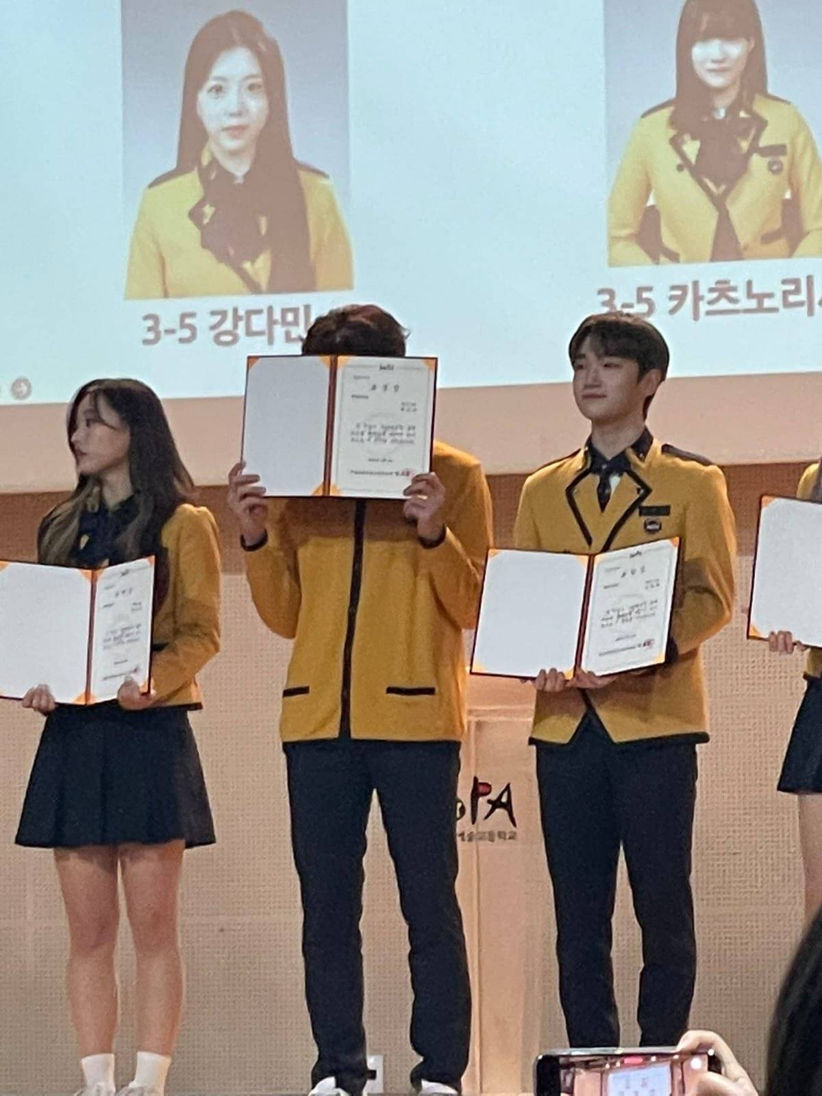 Jeongwoo dibuat malu dengan tingkah TREASURE