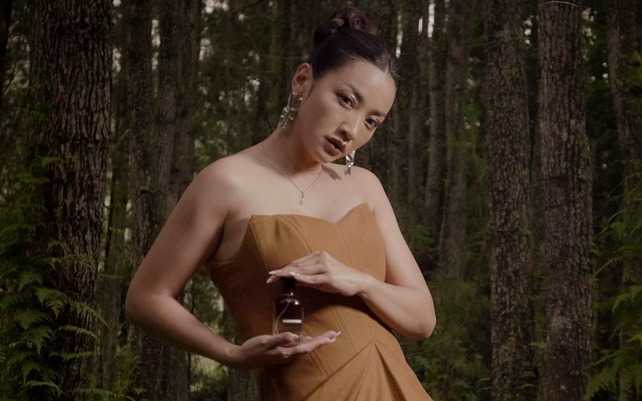 Luncurkan Parfum 'Seksi', Hesti Purwadinata Jawab Kabar Pensiun Jadi Artis