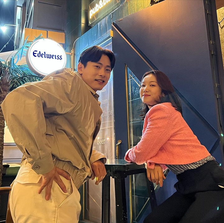 Kompak Pose Manis