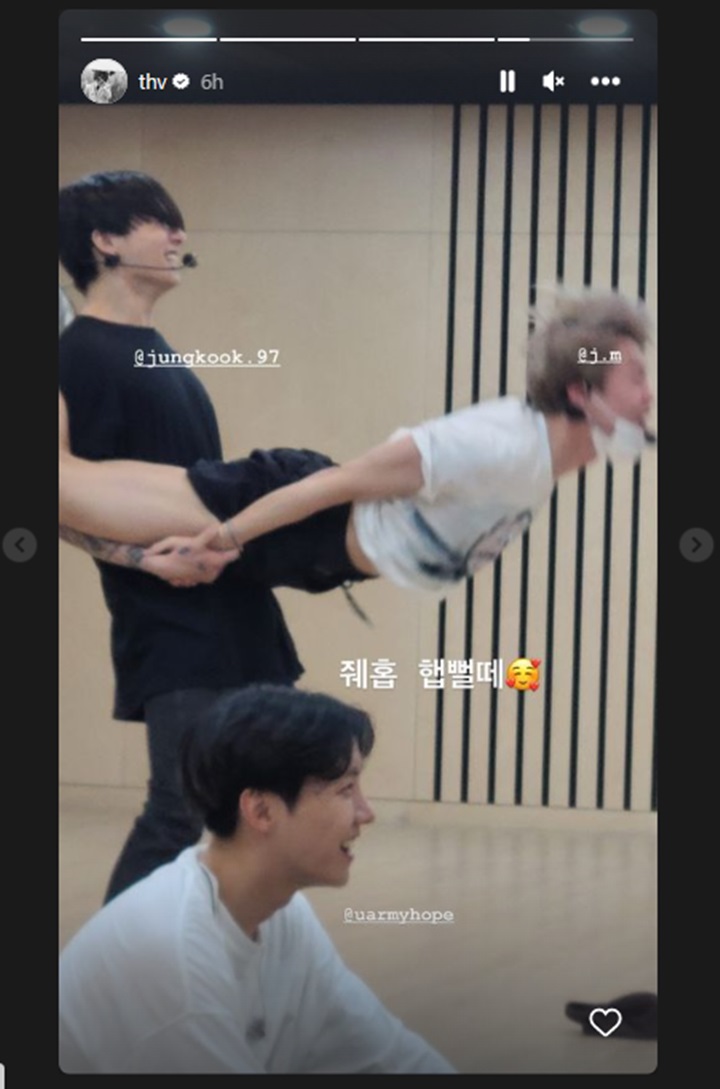 V BTS Umbar Pose Aneh Jungkook & Jimin dalam Rangka Ultah J-Hope Sang Ketua Maknae LineV BTS Umbar Pose Aneh Jungkook & Jimin dalam Rangka Ultah J-Hope Sang Ketua Maknae LineV BTS Umbar Pose Aneh Jungkook & Jimin dalam Rangka Ultah J-Hope Sang Ketua Maknae Line