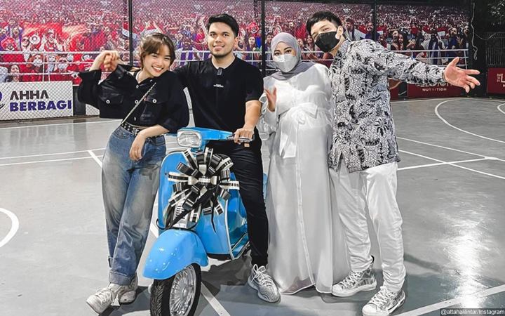 Fuji An Bungkam Ditanya Siapa Yang Mutusin, Sosok Adik Sabrina Chairunnisa - Topik Pagi