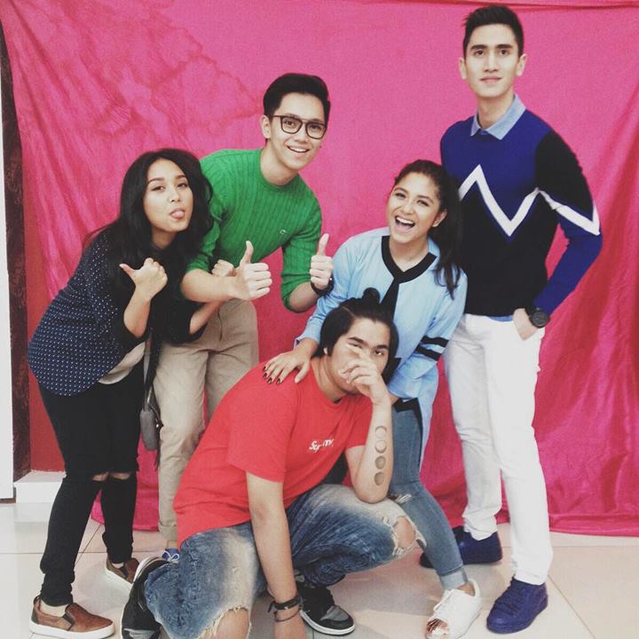 Bintang 'Super Family 100' Bareng Verrell Bramasta cs