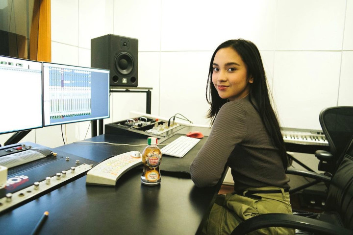Look Natural Saat di Studio Rekaman