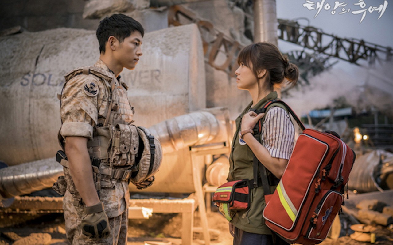 Adegan Ciuman Song Joong Ki-Song Hye Kyo Iringi Penampilan Gummy Di Acara KBS Tuai Perdebatan