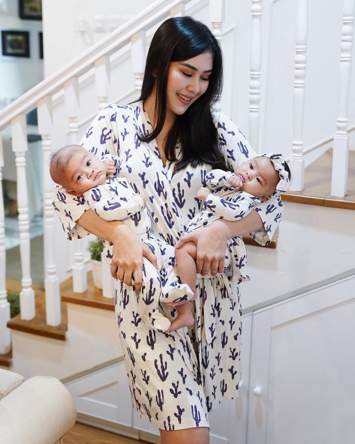 Kembaran Outfit Bareng Anak-anak