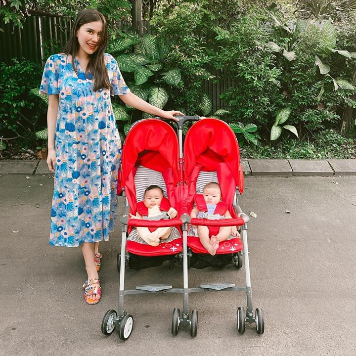 Pakai Daster Saat Jalan-jalan Sore
