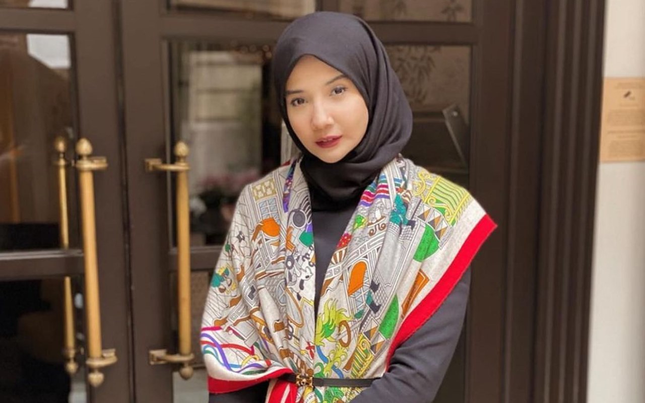 Sukses Gelar Fashion Show, Zaskia Sungkar Nangis Kenang Perjuangan Besarkan Bisnisnya