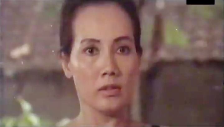 Gaya Rambut Bersanggul dan Riasan Natural