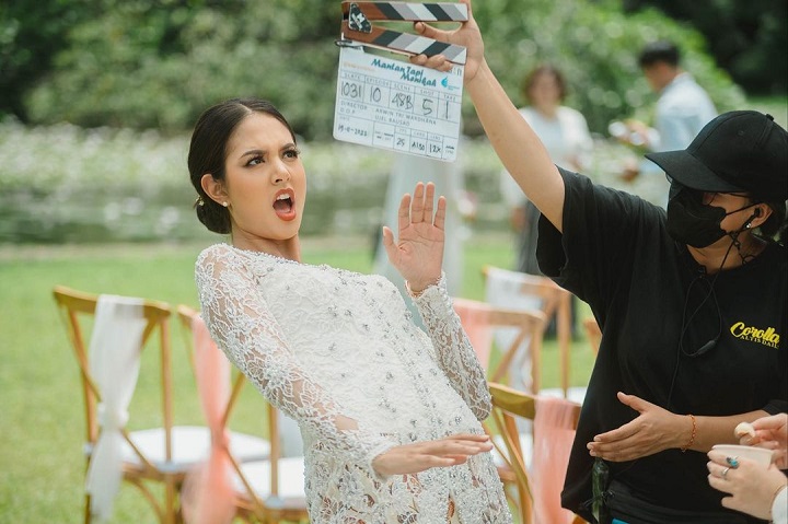 Tingkah Enerjik Berbalut Kebaya