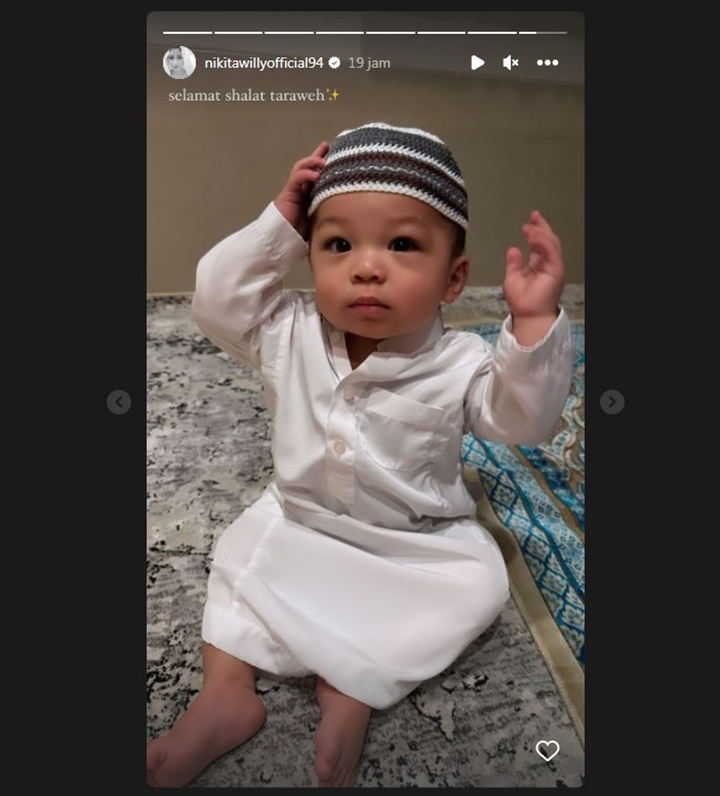 Bulan Puasa, Nikita Willy Pamer Gemasnya Baby Issa Pakai Baju Muslim Bulan Puasa, Nikita Willy Pamer Gemasnya Baby Issa Pakai Baju Muslim