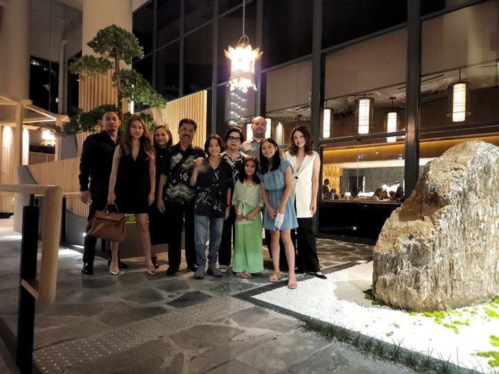 Dinner di Tempat Makan di Singapura