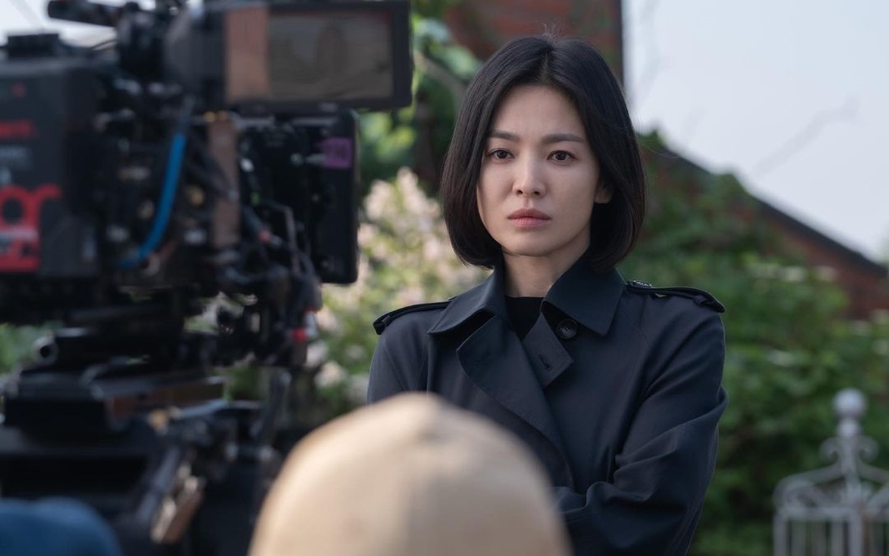Penulis Klarifikasi Adegan Gak Masuk Akal Song Hye Kyo di 'The Glory'