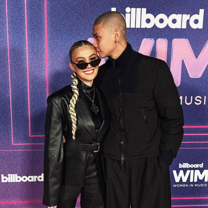 Pamer Kemesraan di Billboard Women in Music Awards