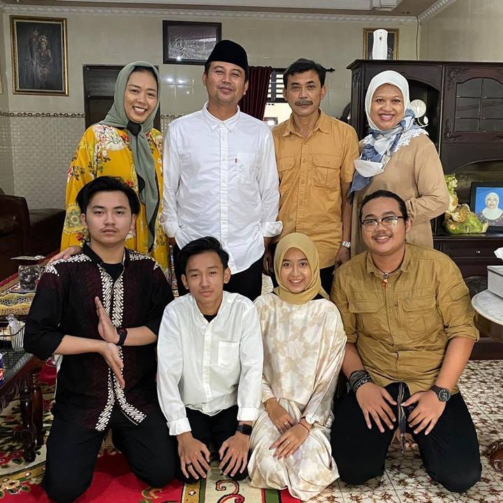 Rayakan Lebaran dengan Sederhana