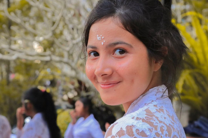 Pamer Wajah Bare Face Makin Memesona