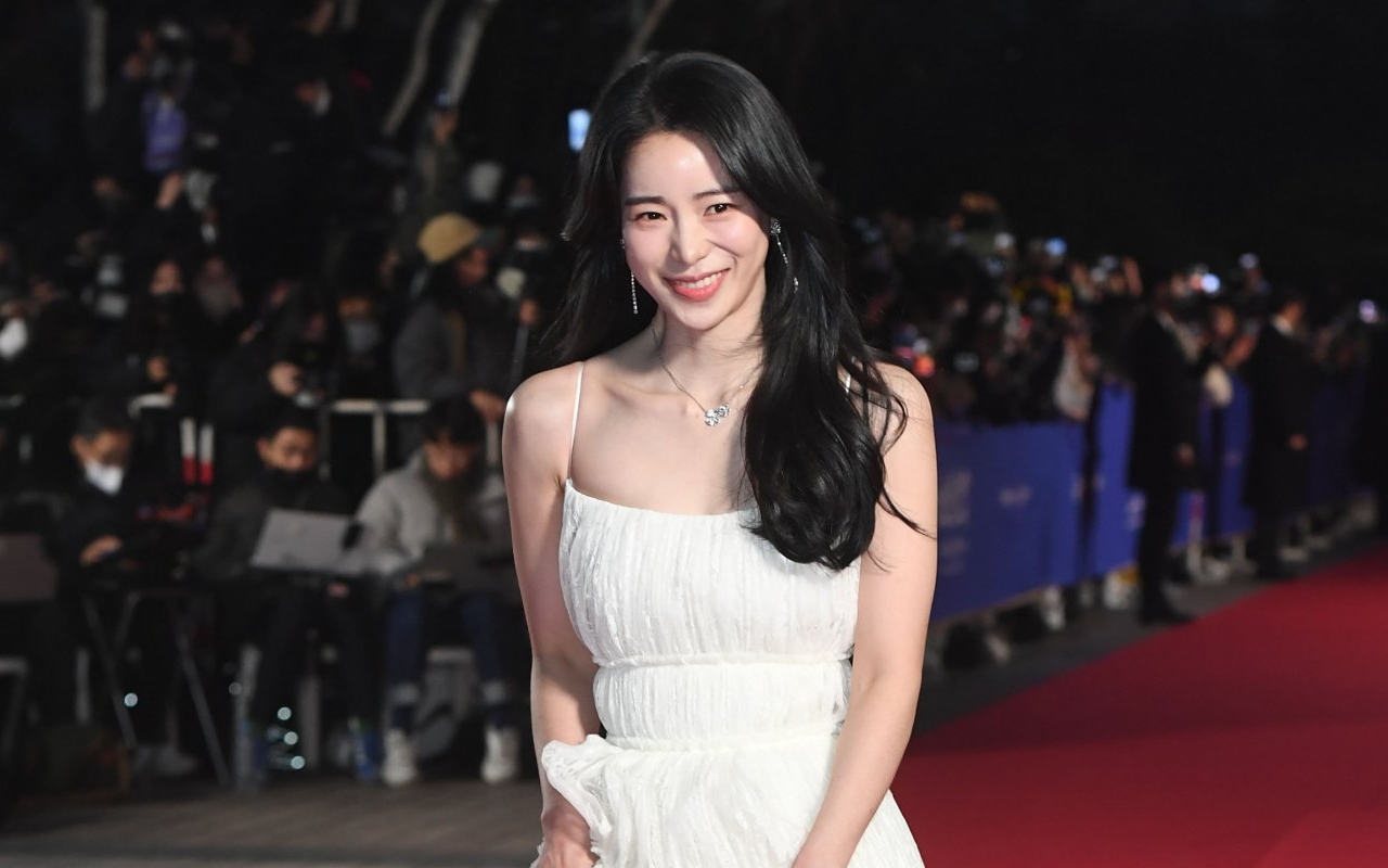 Gaya Lim Ji Yeon Muncul Perdana di Publik Usai Pacari Lee Do Hyun Bikin Tercengang