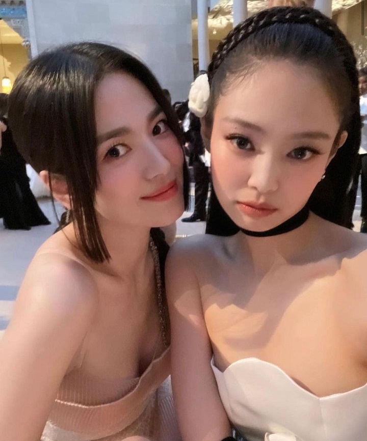 Satu Frame dengan Jennie BLACKPINK