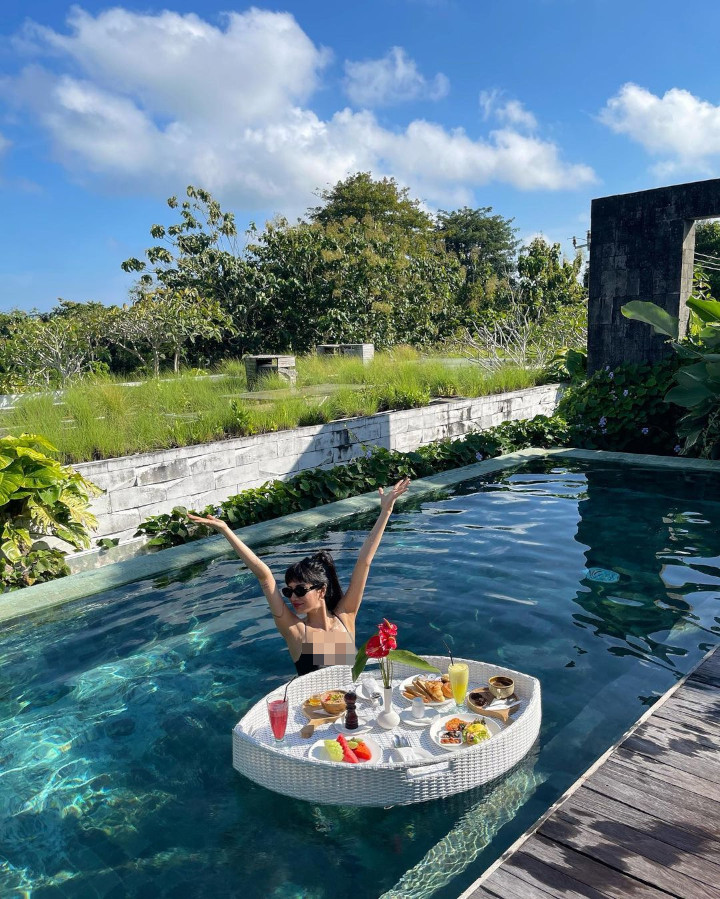 Nikmati Floating Breakfast