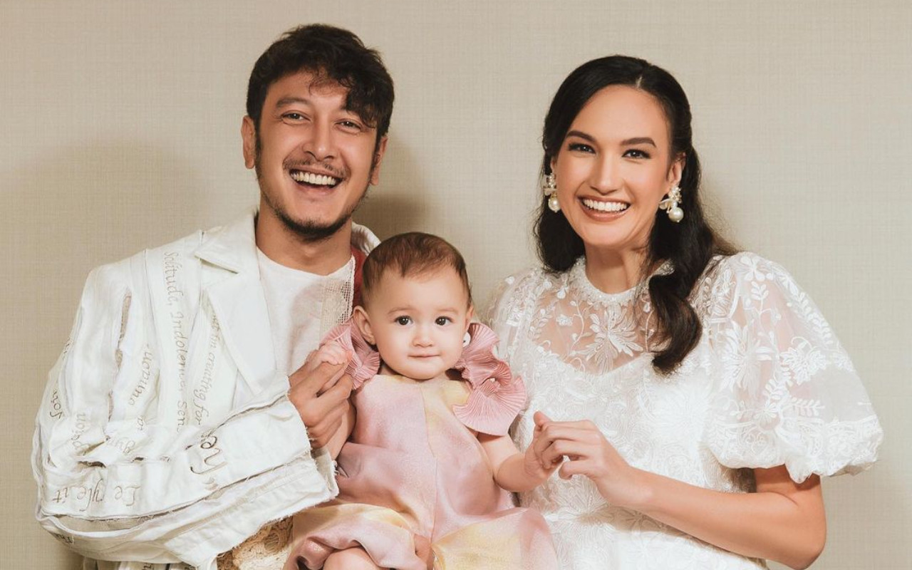 Nadine Chandrawinata Hamil Anak Kedua, Dimas Anggara Semringah Elus Baby Bump Sang Istri