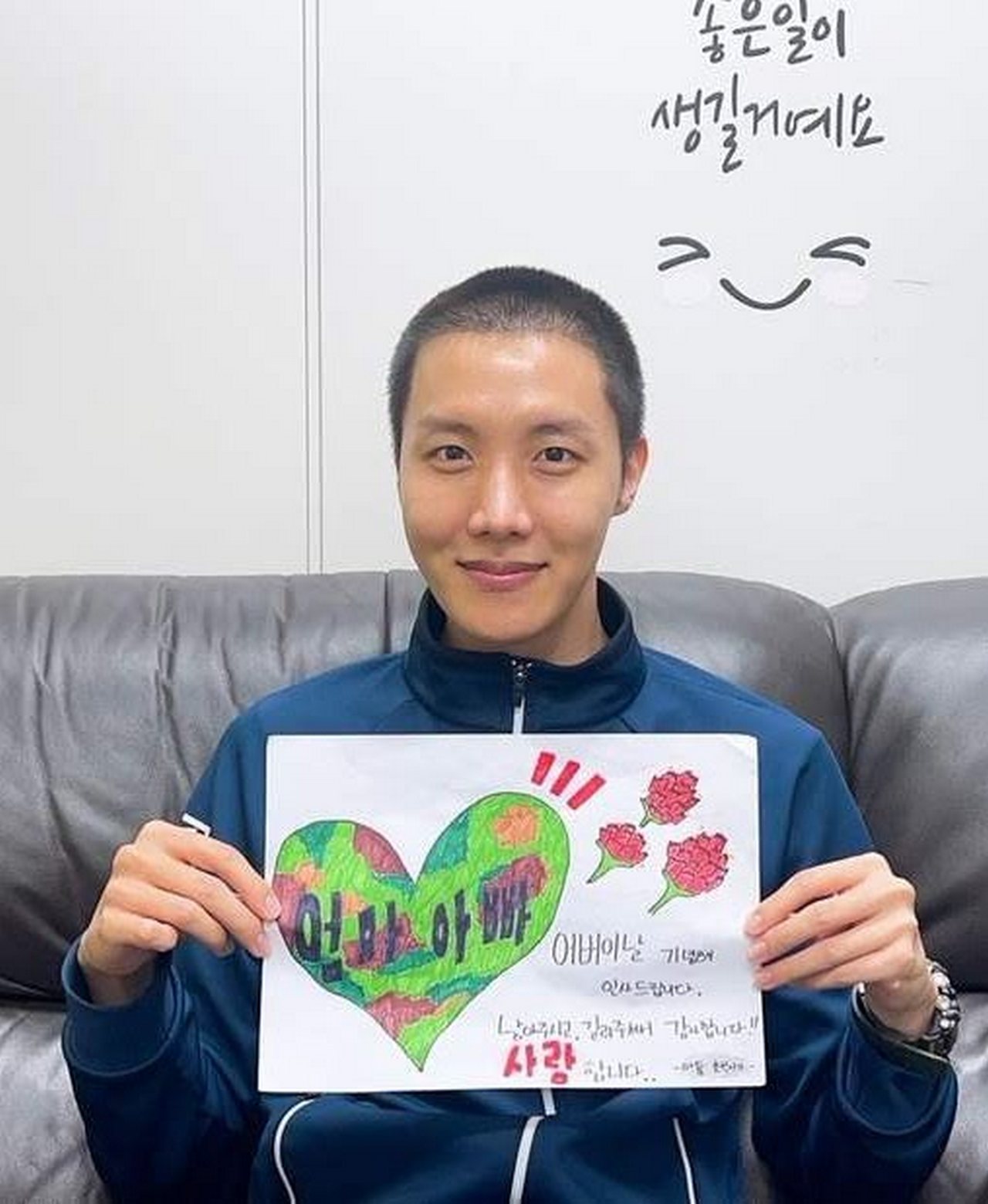 Sapa Fans, J-Hope Ungkap Kejutan Untuk Orang Tuanya di Parents Day Di Militer