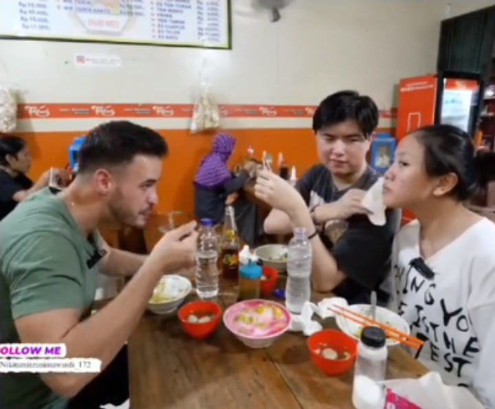 Dukung Hubungan Loly