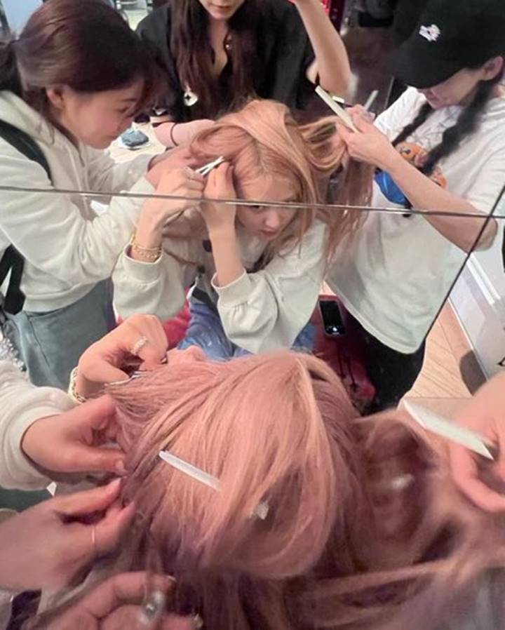 Blonde Cantik, Seringnya Rose BLACKPINK Bleaching Rambut Picu Khawatir