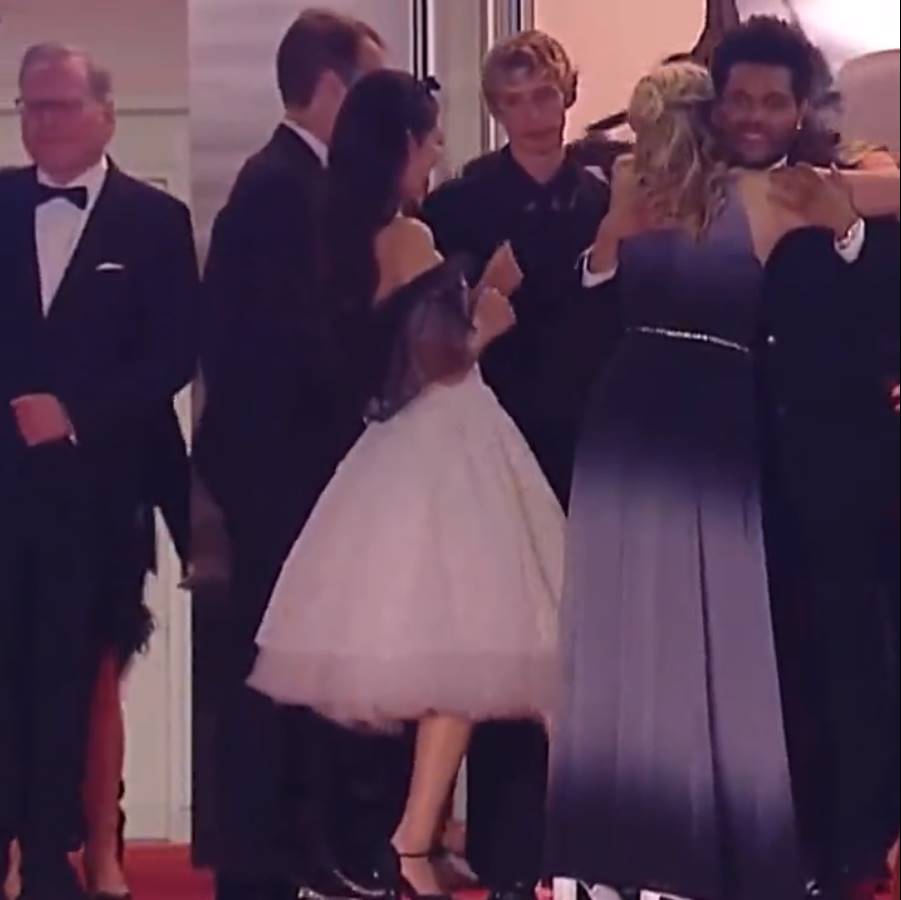 momen Jennie BLACKPINK joget di Cannes