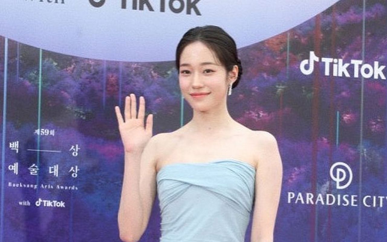 Tak Terduga, Roh Yoon Seo Tampil Elegan Pancarkan Visual Menawan di Festival Film Cannes ke-76