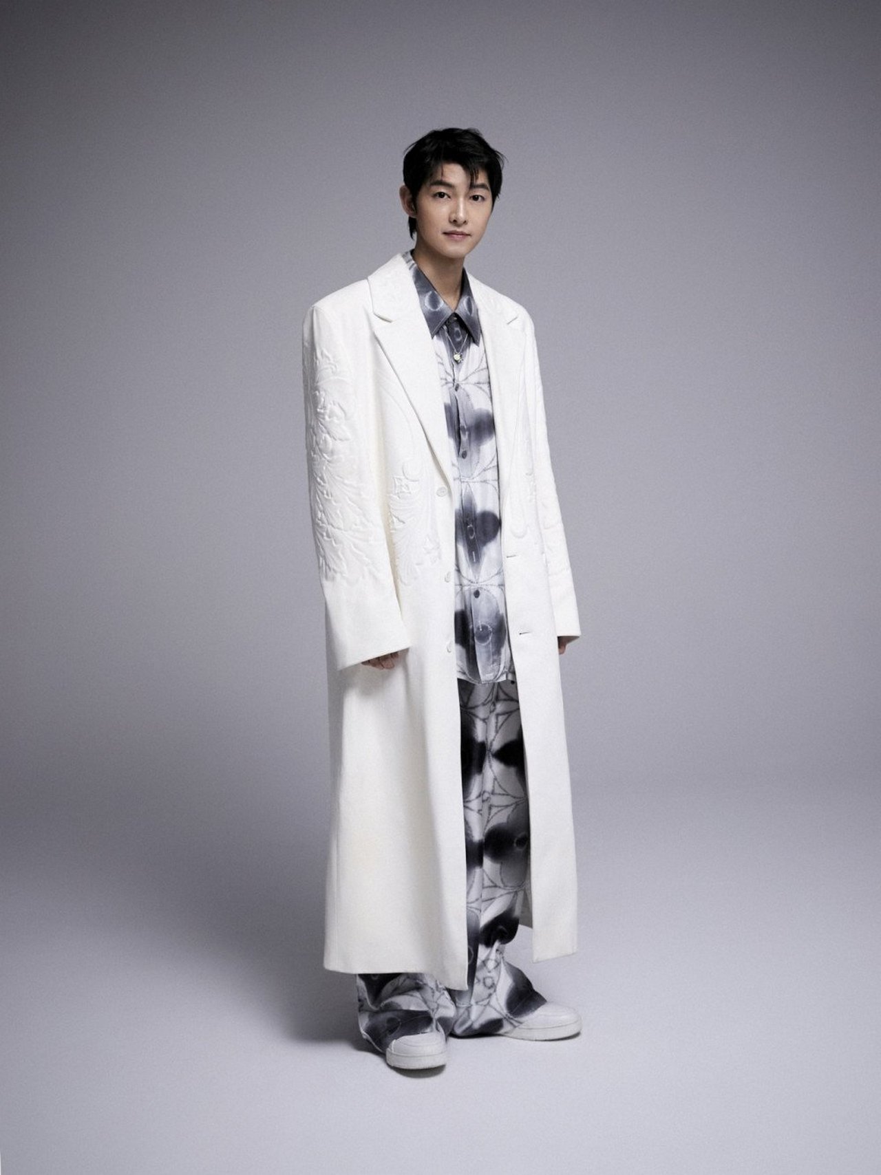 Pesona Memikat Song Joong Ki Dilirik Louis Vuitton Jadi Brand Ambassador Bareng J-Hope BTS