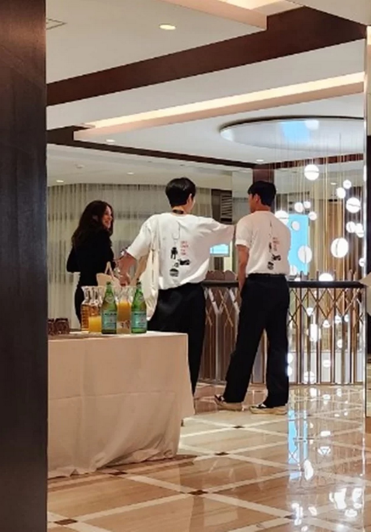 Berbalut Busana Hitam, Katy Terlihat Di Cannes Siap Temani Song Joong Ki Di Red Carpet