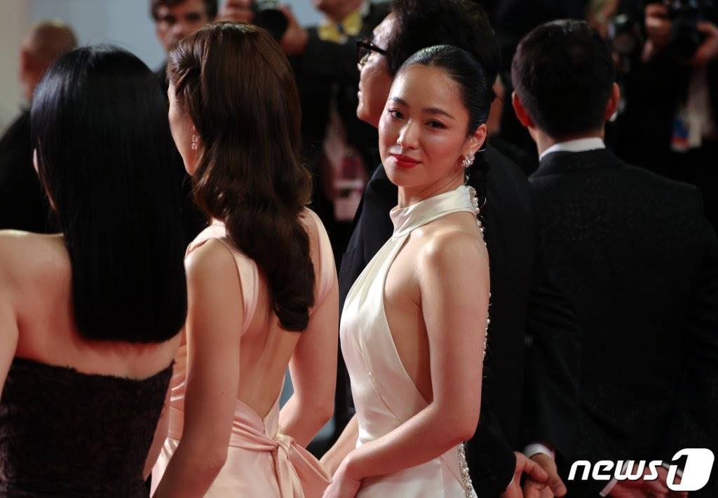 Potret Jeon Yeo Bin di Festival Film Cannes 2023
