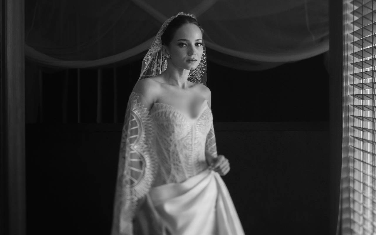 Enzy Storia Pakai Wedding Veil Sepanjang 4 Meter, Ciri Khas Lebanon Bikin Gaun Kian Berkelas