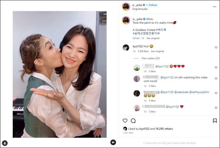 Bak Jadi Rebutan, Song Hye Kyo Meringis Dicium Sahabat Sampai Bunyi