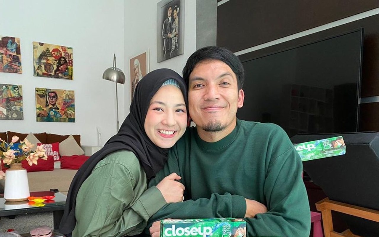 Bibir Desta Diduga Bergetar Tahan Tangis di Sidang Cerai Perdana, Sikap ke Natasha Rizky So Sweet
