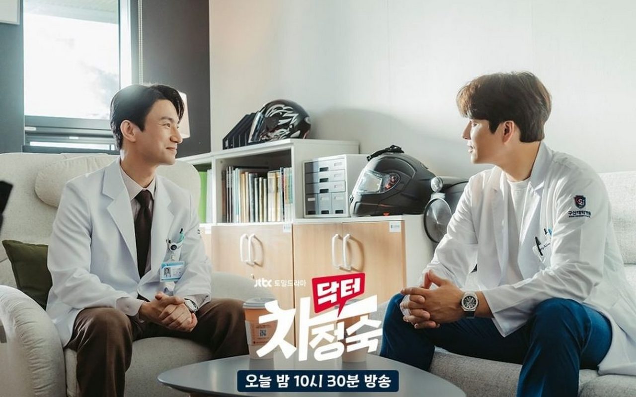 Min Woo Hyuk Beber Kisah Di Balik Adegan Ciuman dengan Kim Byung Chul di 'Doctor Cha'