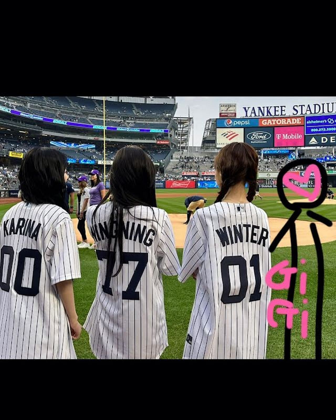 Cara Unik NingNing Sertakan Giselle Saat Berpose Di Stadium New York Yankees Bikin Gemas