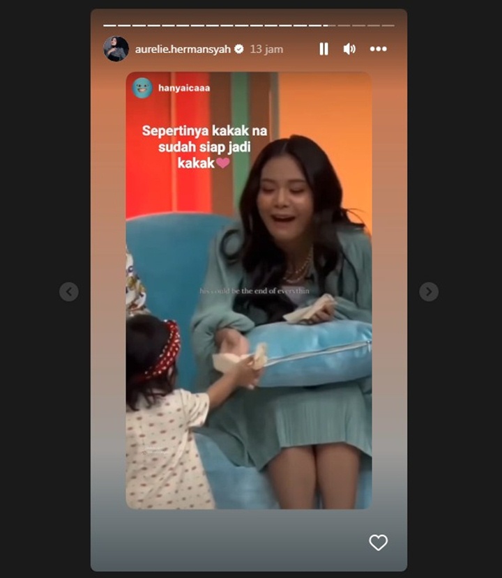 Bayi Cerdas, Ameena Anak Aurel Hermansyah Sigap Beri Tisu Saat Lihat Ada Orang Nangis