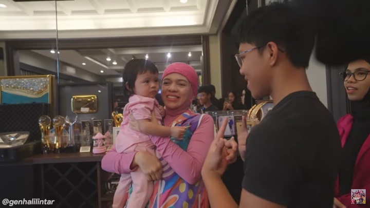 Pelan-Pelan Didekati, Ameena Anak Atta Halilintar Akhirnya Mau Nempel ke Geni Faruk
