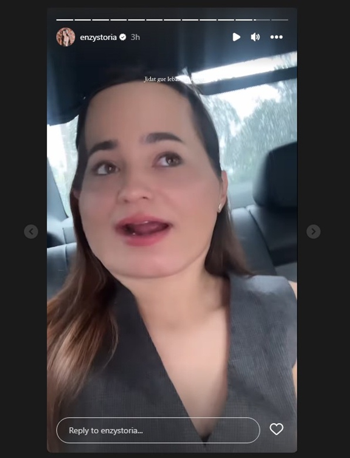 Diduga Mau Pindah ke AS, Enzy Storia Berusaha Kocak Usai Dibanjiri Chat dan Komen Sedih Diduga Mau Pindah ke AS, Enzy Storia Berusaha Kocak Usai Dibanjiri Chat dan Komen Sedih Diduga Mau Pindah ke AS, Enzy Storia Berusaha Kocak Usai Dibanjiri Chat dan Komen Sedih