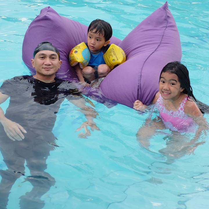 Asyik Berenang