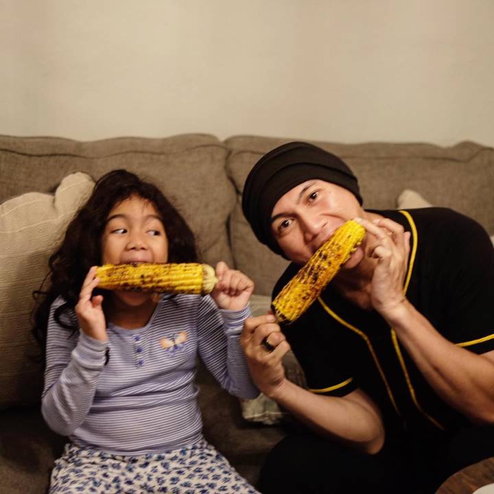 Lomba Makan Jagung Bakar
